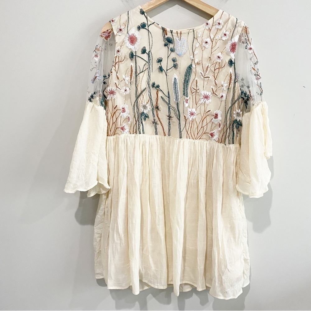 UMGEE Floral Embroidered Boho Bell Sleeves Sheer Size Medium